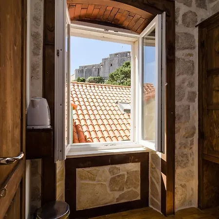 Sea View 3*